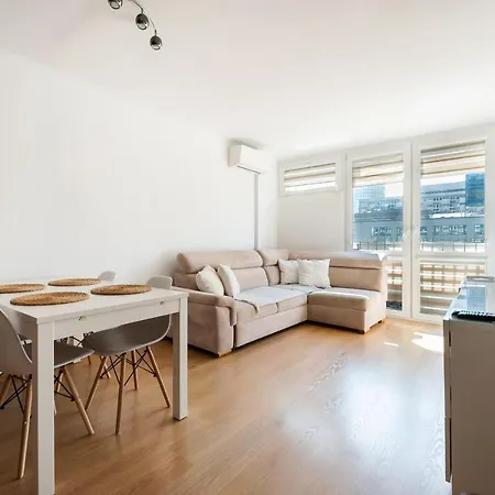 Rondo Onz Standard Apartment Warschau
